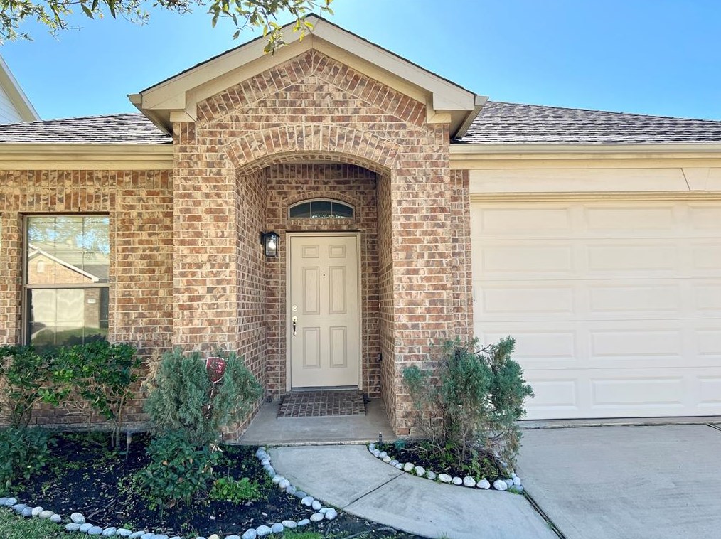 24303 Courtland Oaks St, Katy TX  77494-0277 exterior