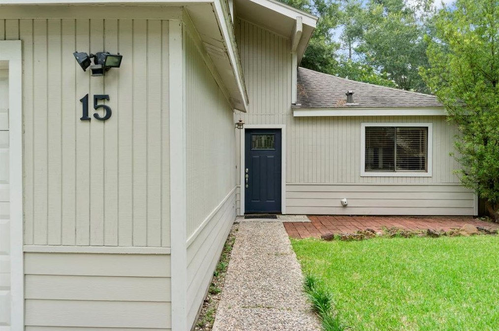 15 N Timber Top Dr, Spring, TX 77380