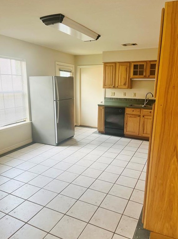425 Foster St, Tomball, TX 77375