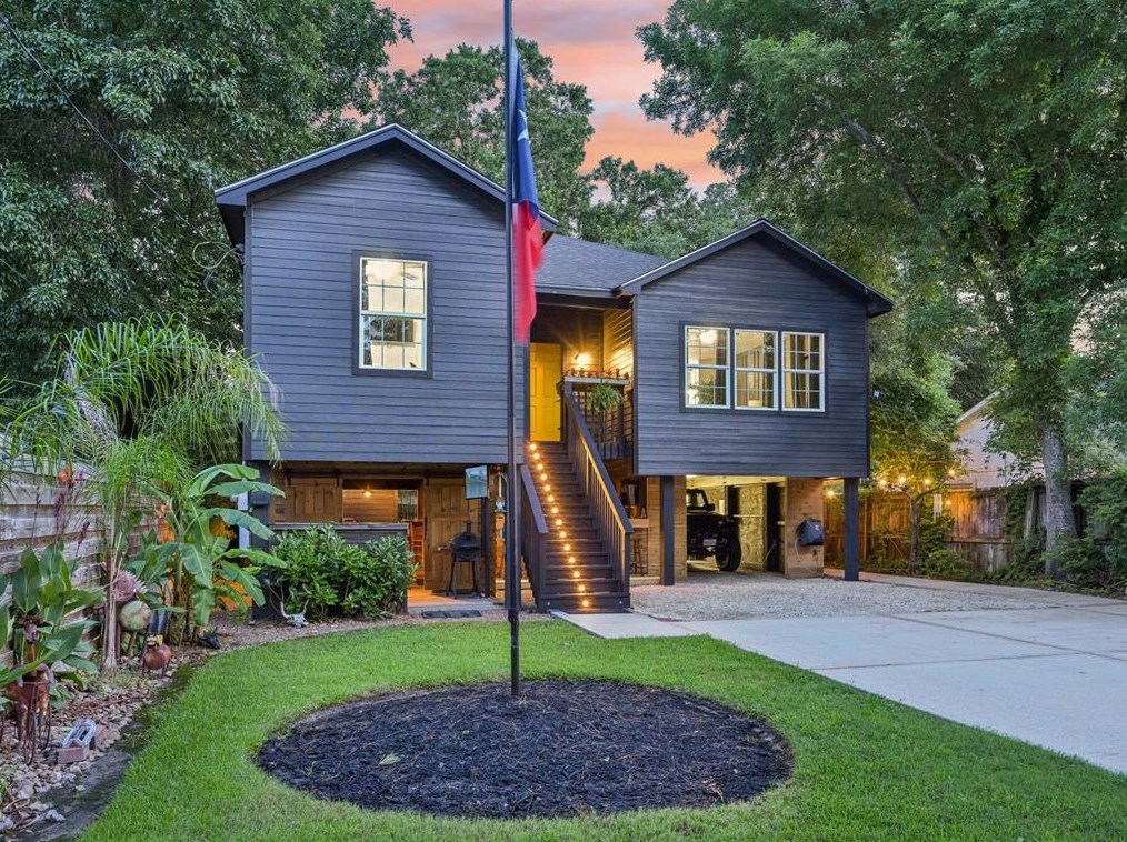 2731 Oak Rd, Kemah, TX 77565
