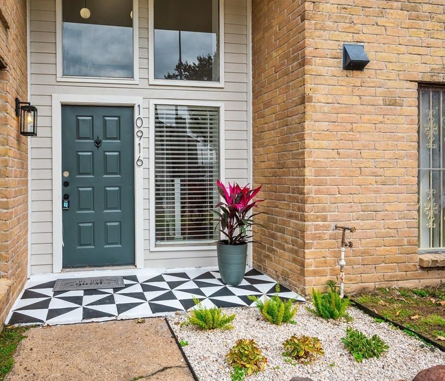 10916 Village Bend Ln #916, Houston, TX
