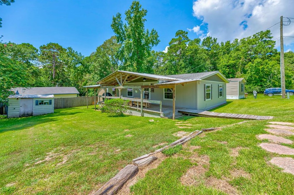 270 Sandy Ln, Onalaska, TX 77360-7518