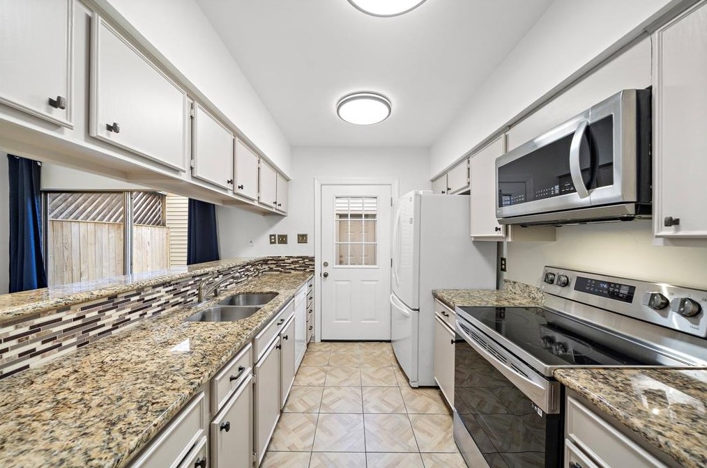 1950 Augusta Dr, Houston TX 77057-3757 exterior