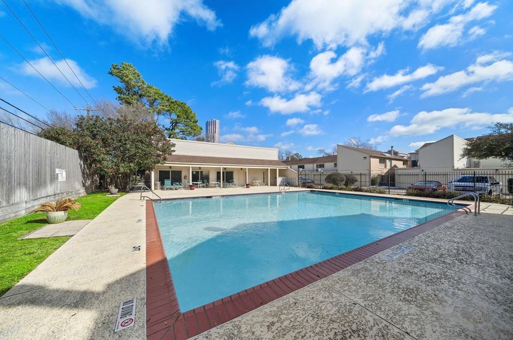 1950 Augusta Dr, Houston TX 77057-3757 exterior