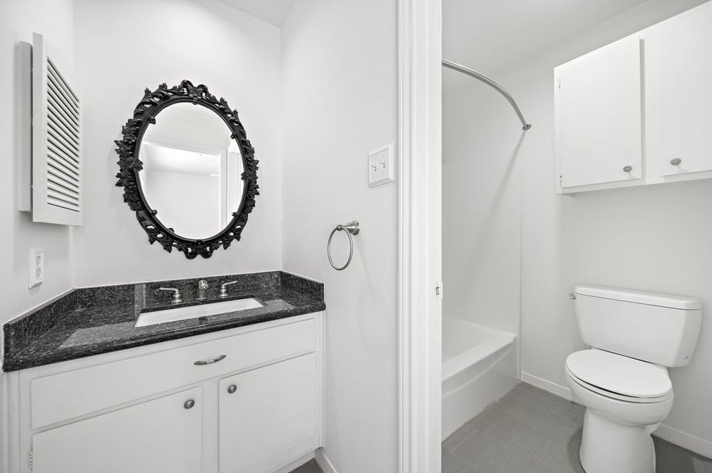 1950 Augusta Dr, Houston TX 77057-3757 exterior