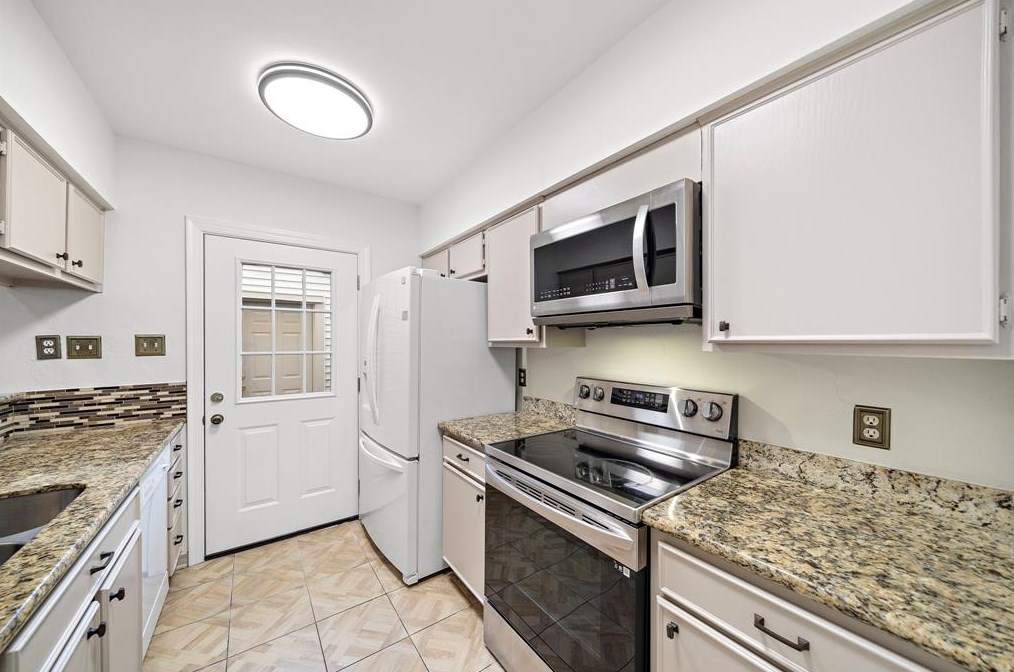 1950 Augusta Dr, Houston TX 77057-3757 exterior