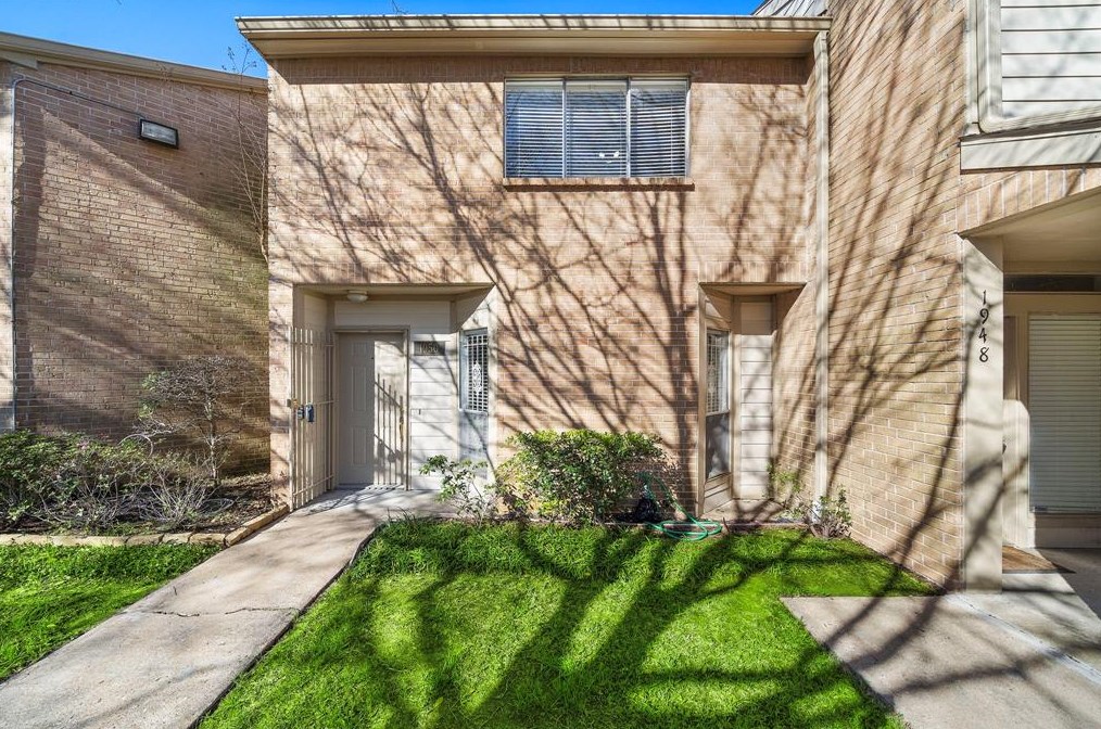 1950 Augusta Dr, Houston TX 77057-3757 exterior