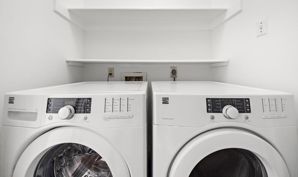 1950 Augusta Dr, Houston TX 77057-3757 exterior