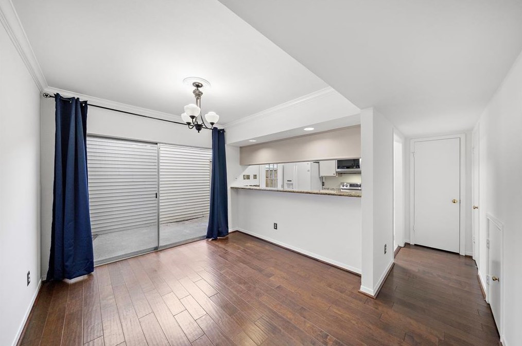 1950 Augusta Dr, Houston TX 77057-3757 exterior