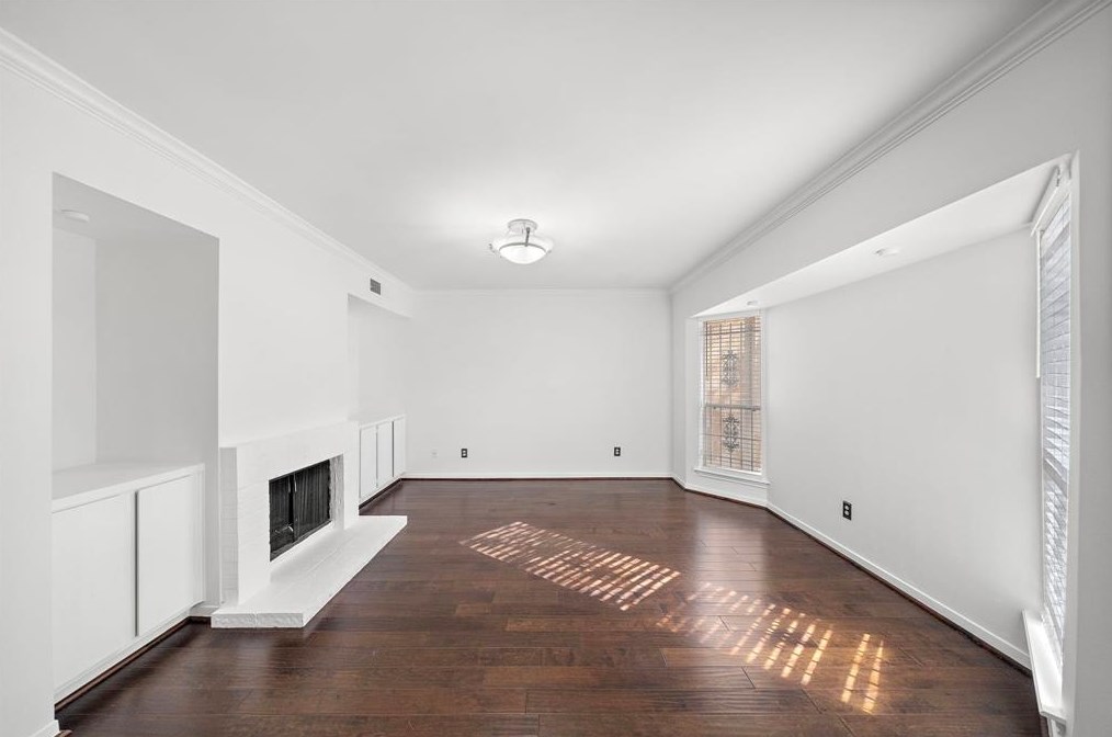 1950 Augusta Dr, Houston TX 77057-3757 exterior