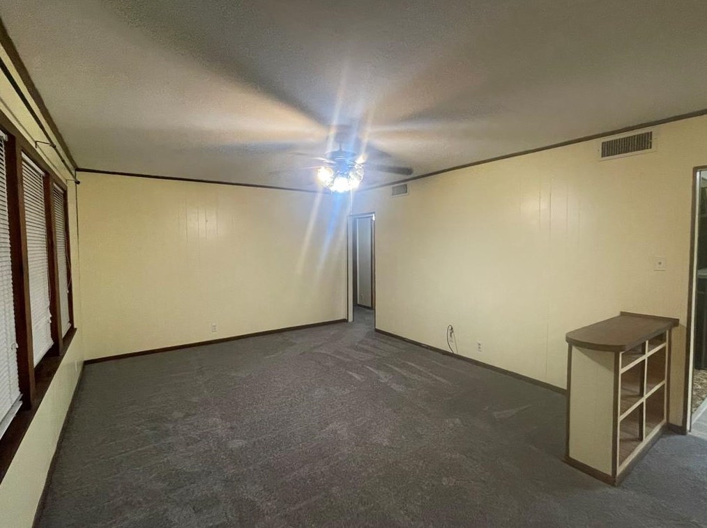 215 W Wilkins St, League City, TX 77573