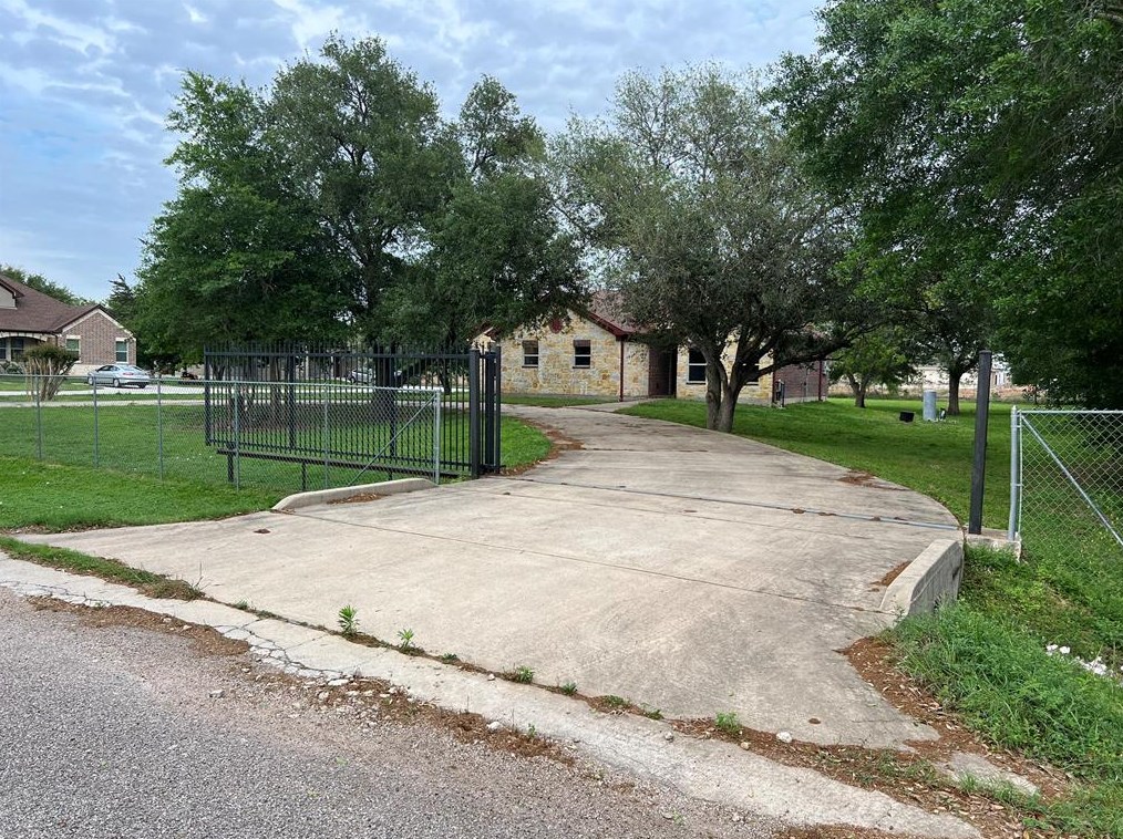 1115 Armadillo Rd, Richmond, TX 77471