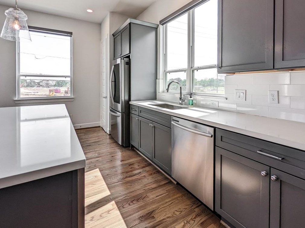 2773 Clinton Dr, Houston TX  77020-8401 exterior