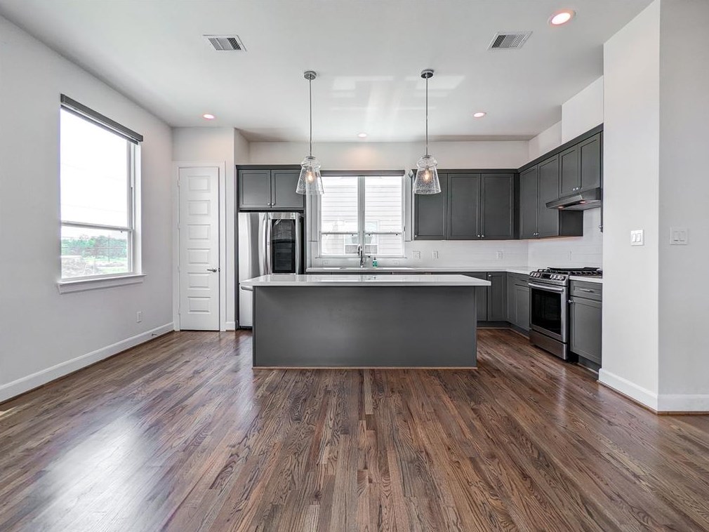 2773 Clinton Dr, Houston, TX 77020