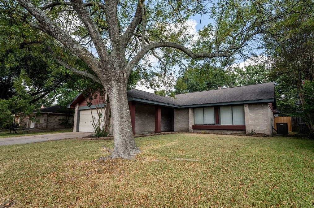 12026 Hedgegate Dr, Houston, TX 77065