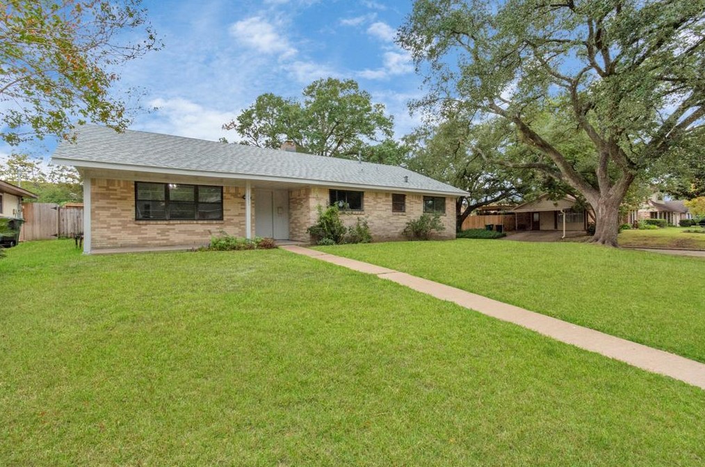 11002 Overlea Dr, Houston, TX 77089