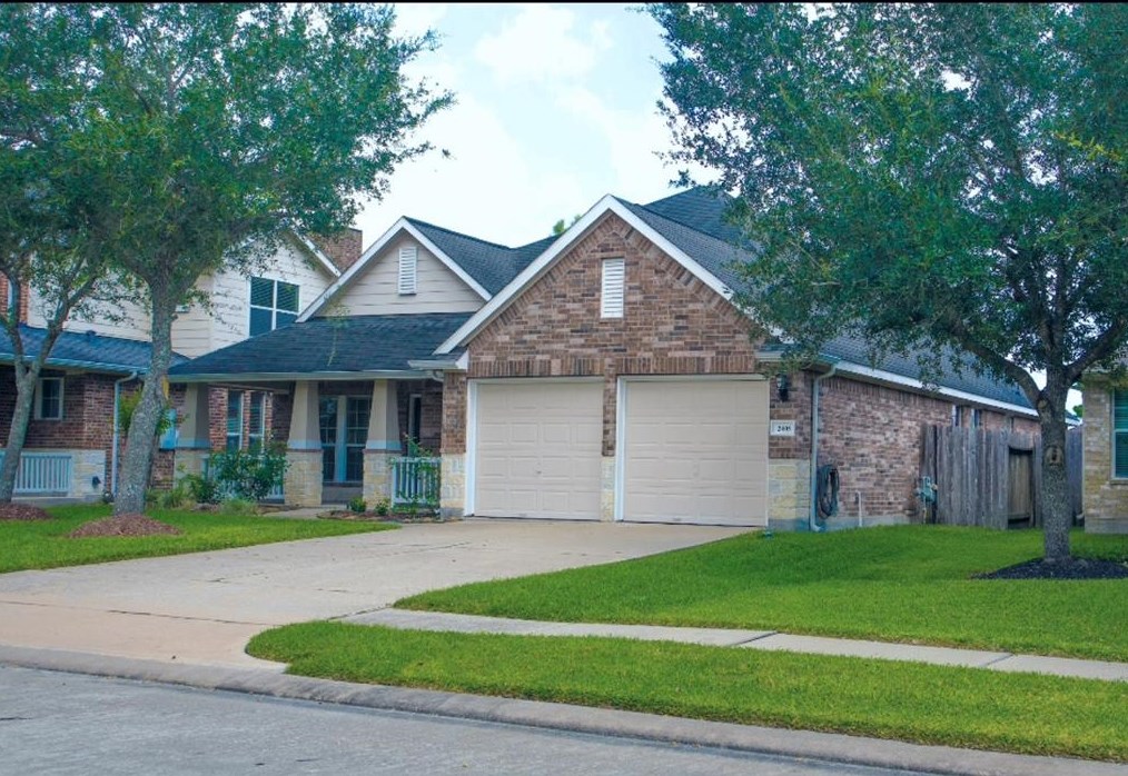 2405 Canyon Springs Dr, Pearland, TX 77584