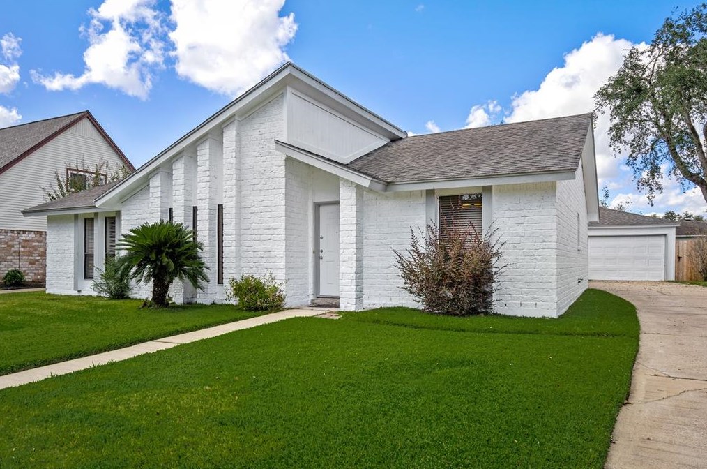 2838 Field Line Dr, Sugar Land TX  77479-1415 exterior
