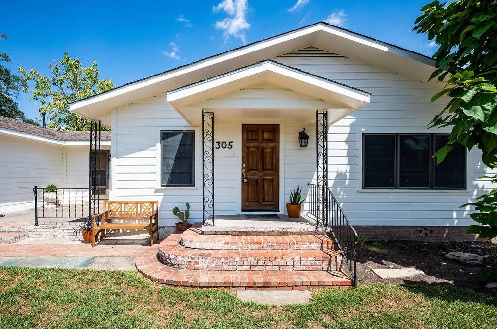 305 N Granville St, Bellvue, TX 77418