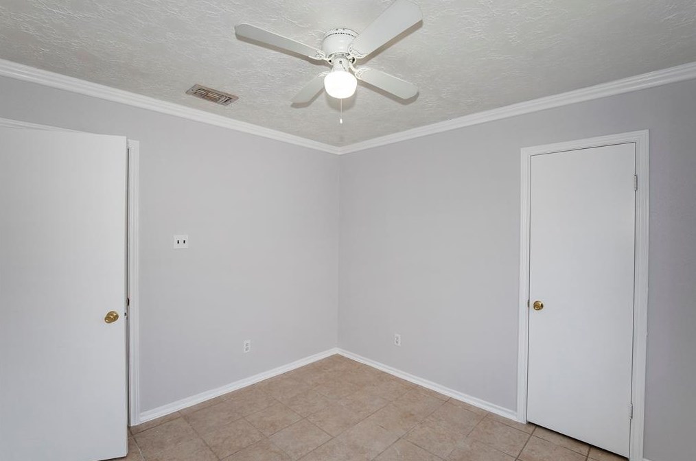 350 Vlg Crk Dr, Houston TX  77598-2612 exterior