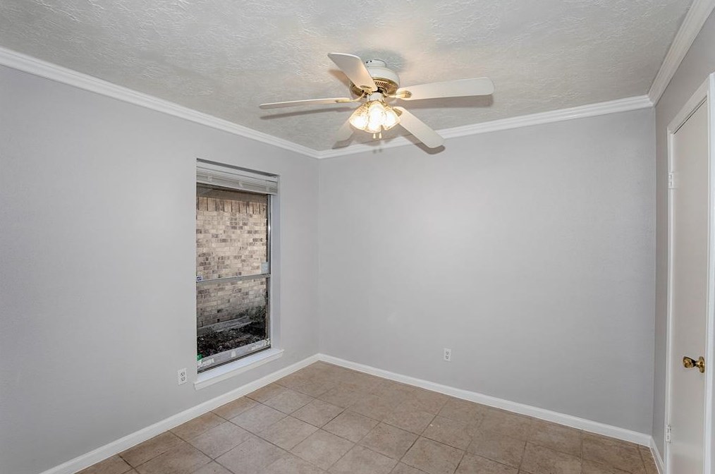 350 Vlg Crk Dr, Houston TX  77598-2612 exterior