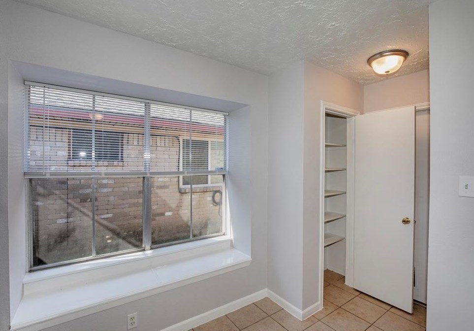 350 Vlg Crk Dr, Houston TX  77598-2612 exterior