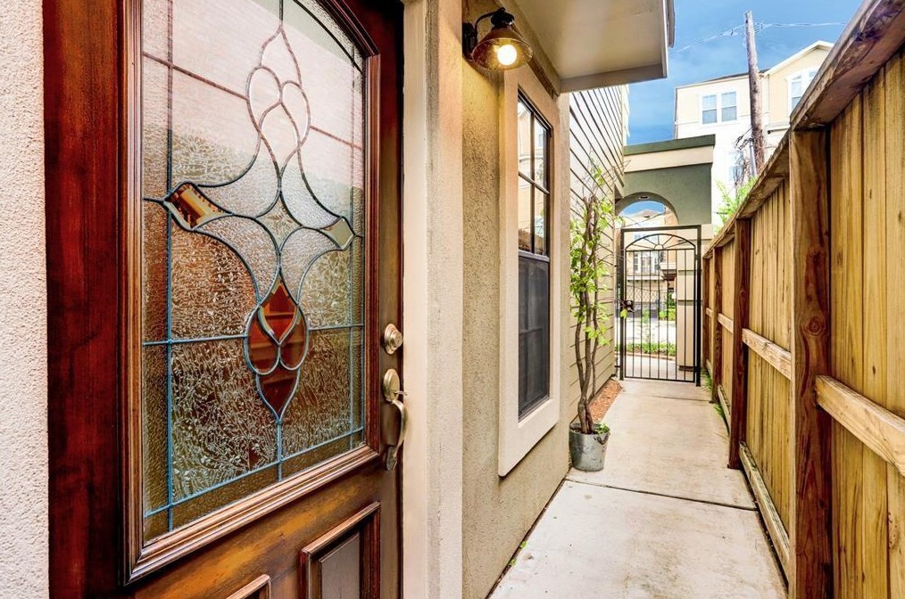 5214 Gibson St, Houston, TX 77007-5216