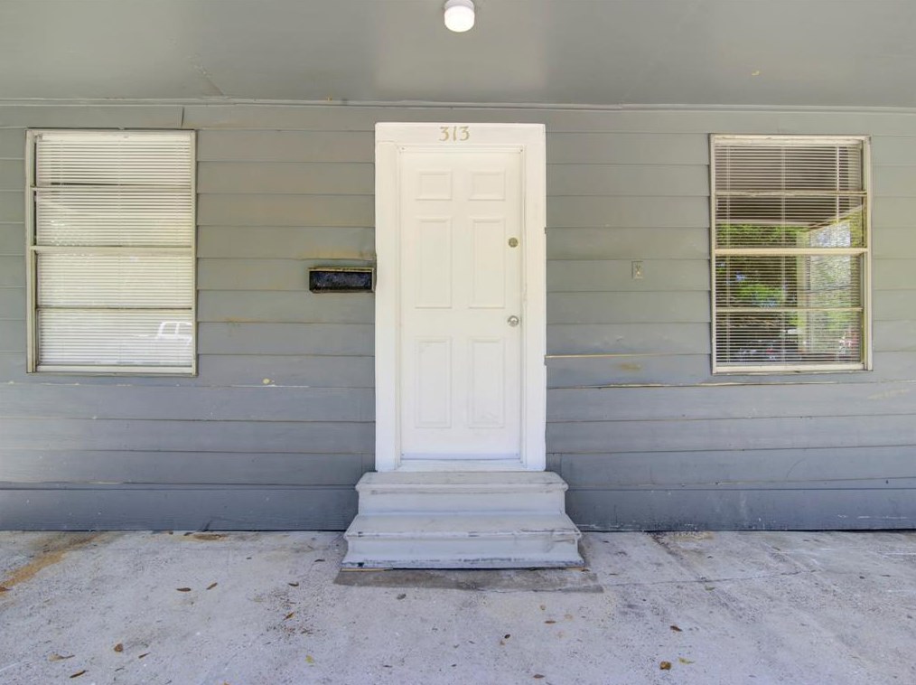 313 N Beauregard St # 1, Alvin, TX 77511