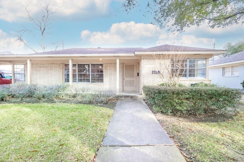 2118 Macarthur St, Houston, TX 77030-2104