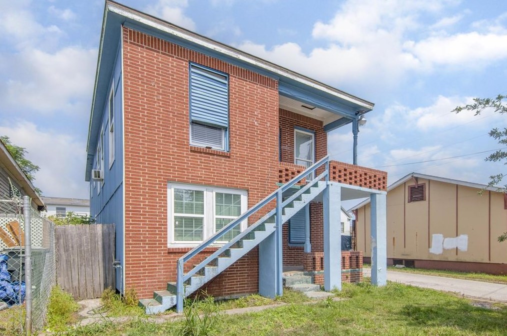 712 40th St #2, Galveston, TX 77550