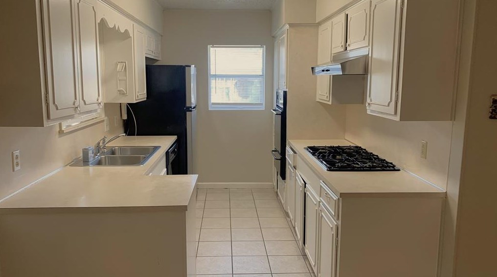 3128 Nashville Ave, Nederland, TX 77627