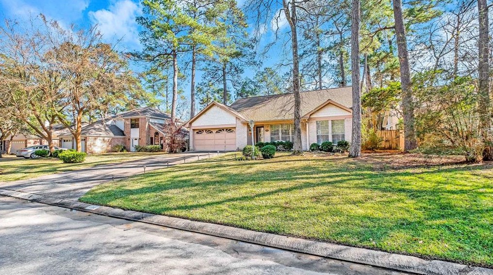 171 E Pathfinders Cir, Spring, TX 77381