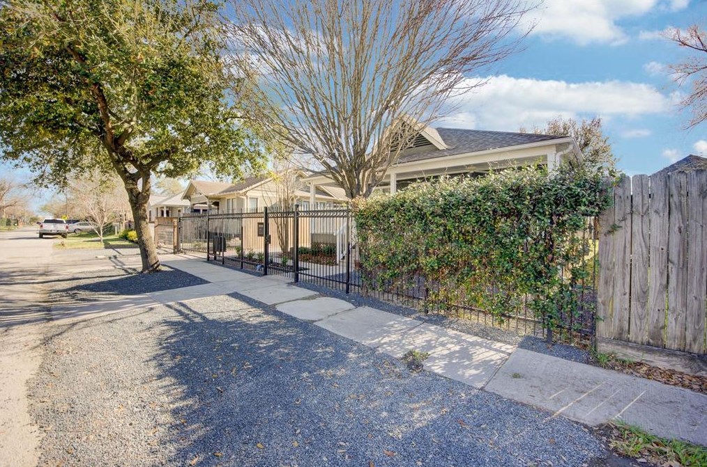 502 Enid St, Houston, TX 77009