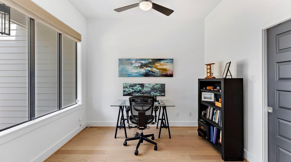 1435 Chantilly Ln, Houston TX  77018-3115 exterior