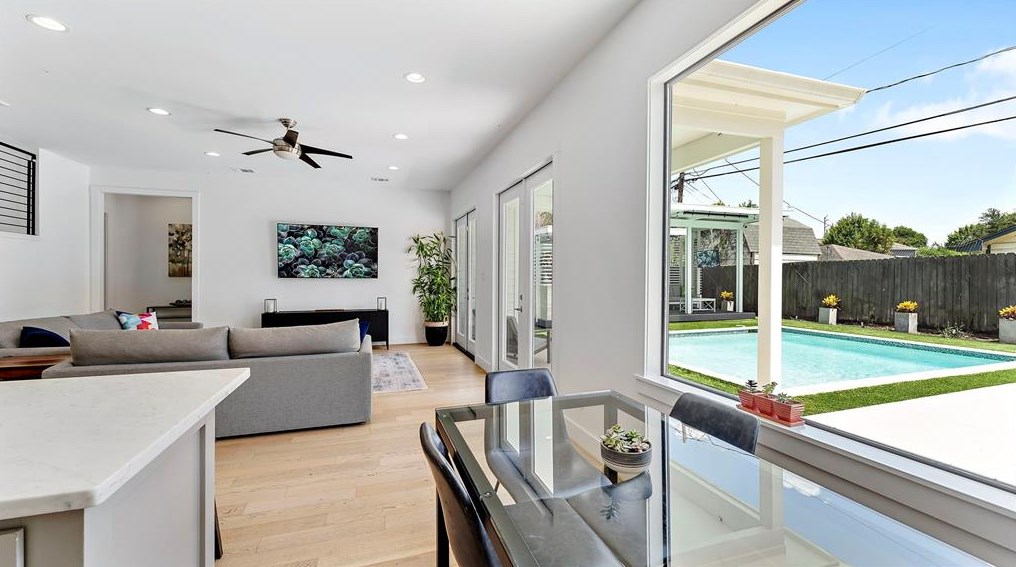 1435 Chantilly Ln, Houston TX  77018-3115 exterior