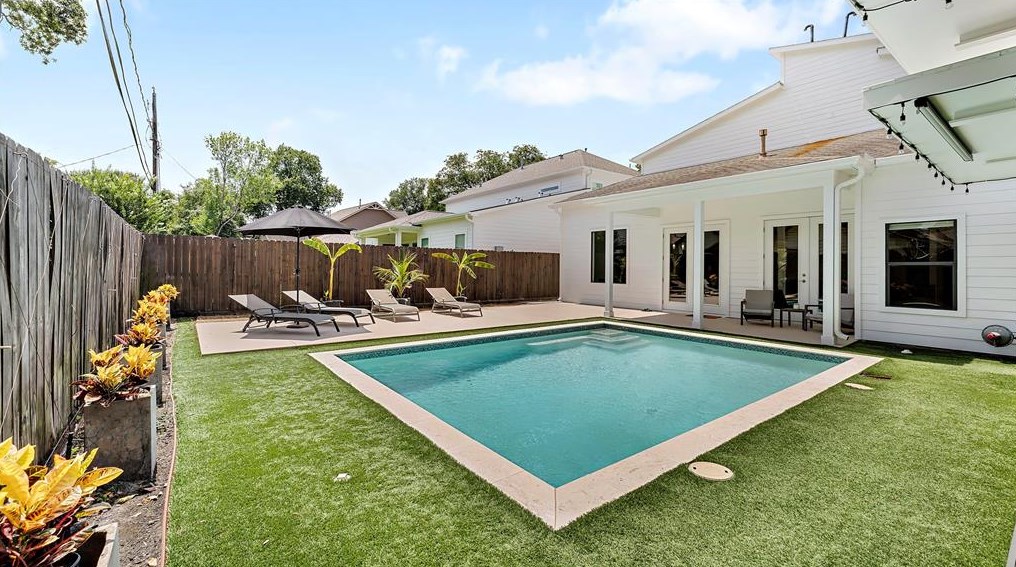 1435 Chantilly Ln, Houston TX  77018-3115 exterior