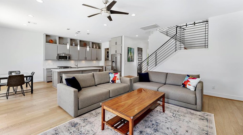 1435 Chantilly Ln, Houston TX  77018-4130 exterior