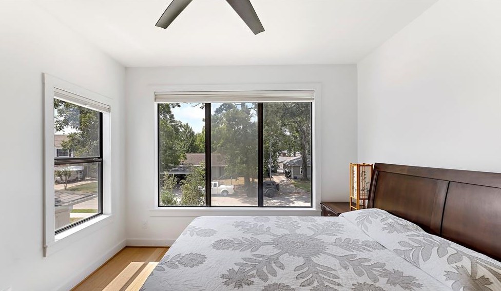 1435 Chantilly Ln, Houston TX  77018-3115 exterior