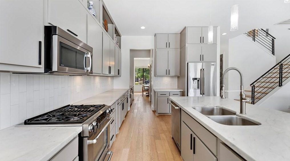 1435 Chantilly Ln, Houston TX  77018-3115 exterior