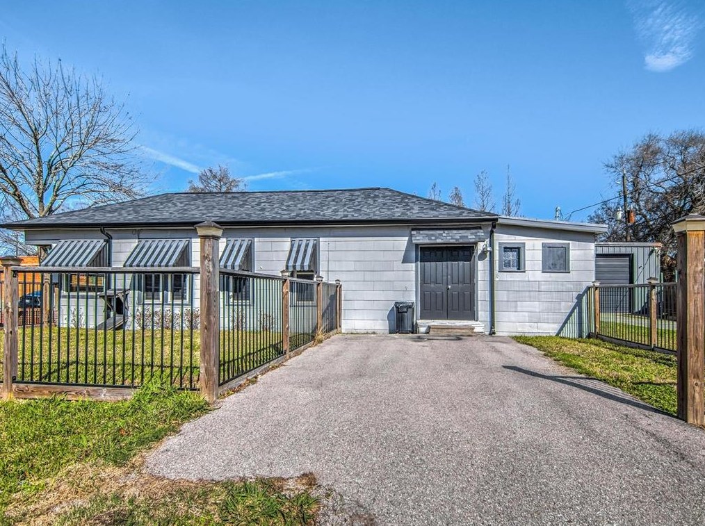 123 S 2nd St, Morgans Point, TX 77571