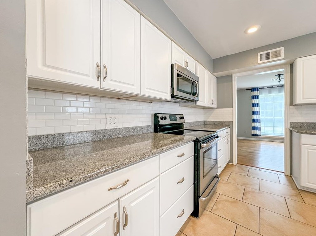 403 Pebblebrook Dr, Taylor Lake Village TX  77586-6012 exterior