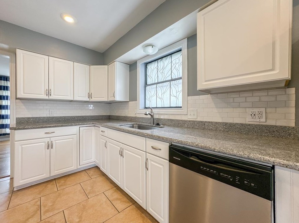 403 Pebblebrook Dr, Taylor Lake Village TX  77586-6012 exterior