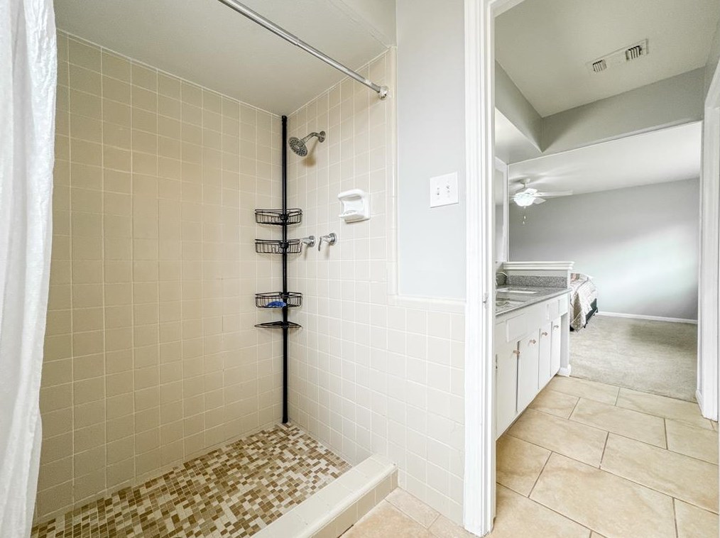 403 Pebblebrook Dr, Taylor Lake Village TX  77586-6012 exterior