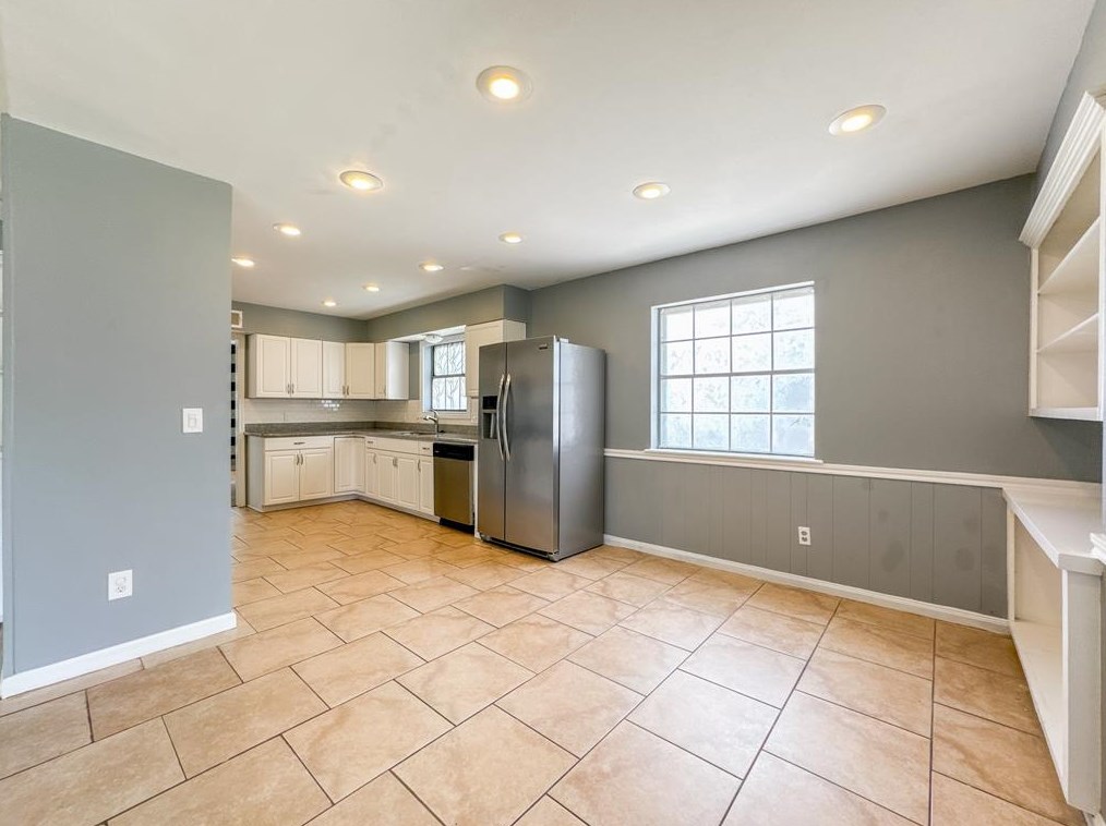 403 Pebblebrook Dr, Taylor Lake Village TX  77586-6012 exterior