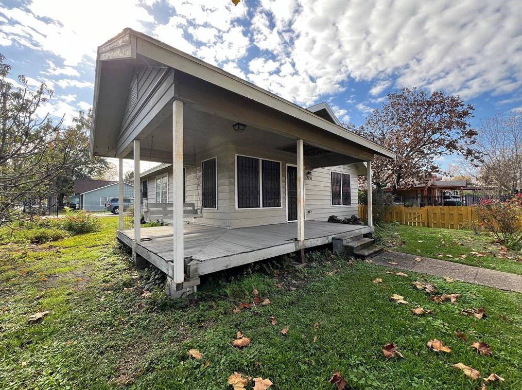 7030 Eagle Pass St, Houston, TX 77020