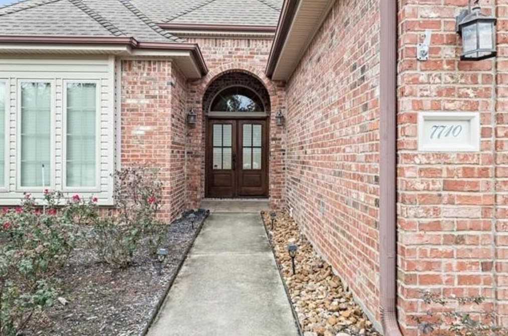 7710 Summer Wind Dr, Beaumont, TX 77713-8492