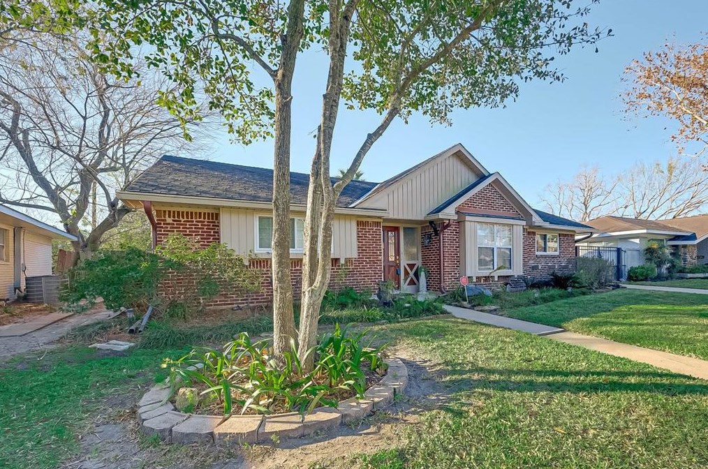 5607 Braesvalley Dr, Houston, TX 77096
