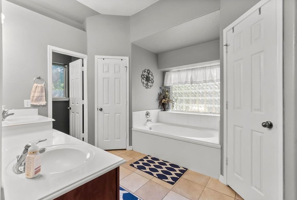 2223 Lazy Trl Path Ct, Spring TX 77373-7669 exterior