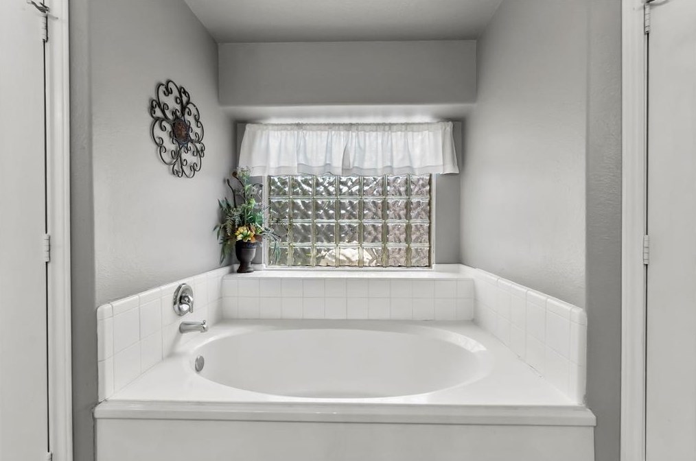 2223 Lazy Trl Path Ct, Spring TX 77373-7669 exterior