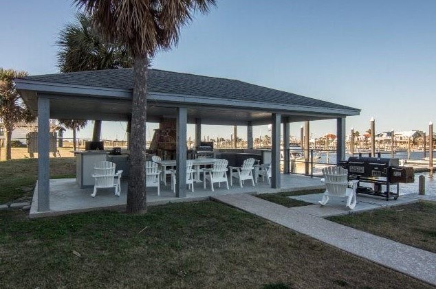 560 Pleasure Island Blvd, Port Arthur TX  77640-6801 exterior